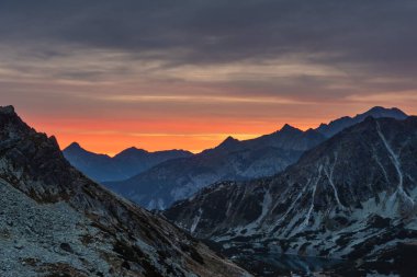 Polonya Tatraları 'nda harika dağ manzarası ve güzel dağ gölleri.