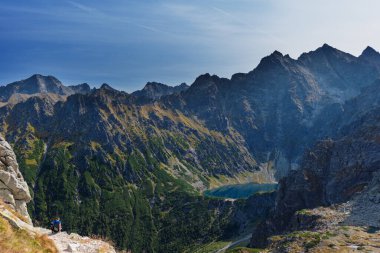 Polonya Tatraları 'nda harika dağ manzarası ve güzel dağ gölleri.