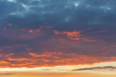 Akşam gökyüzü ile güzel bir arka plan