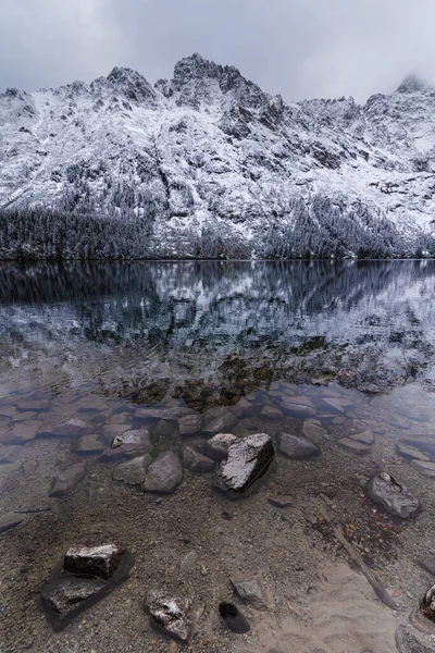 Primera Nieve Los Tatras Polacos Lago Morske Oko — Foto de Stock