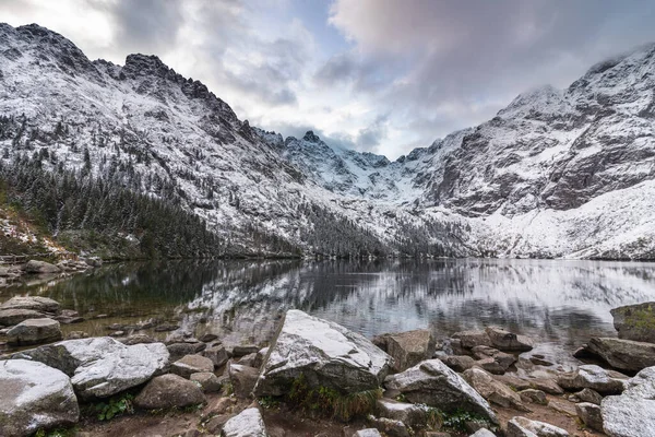 Den Första Snön Polska Tatras Vid Sjön Morske Oko — Stockfoto