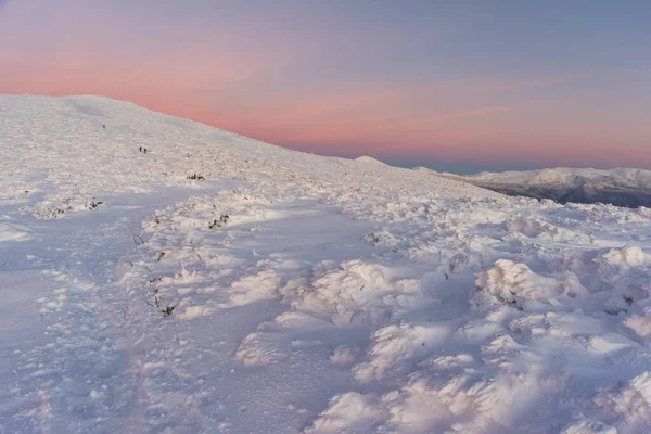 Hiver Enneigé Givré Sur Une Chaîne Montagnes Dans Soirée Dans — Photo