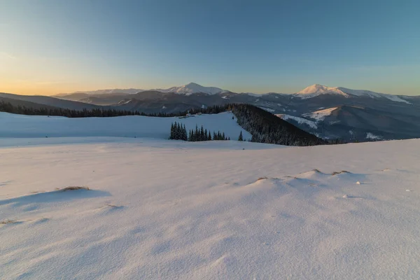 Invierno Nevado Los Cárpatos Ucranianos Pintorescas Casas Montaña — Foto de Stock