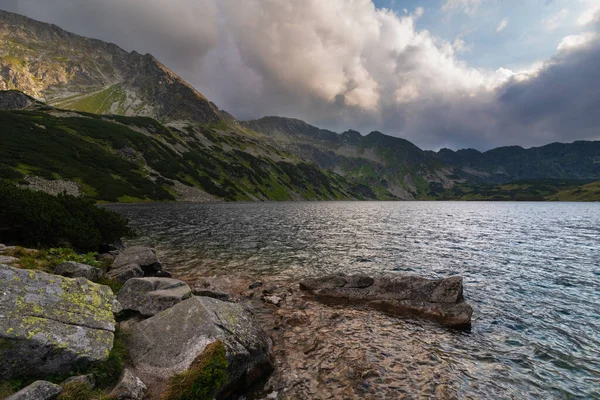 Hermosa Vista Montañas Rocosas Lagos Parque Nacional Los Altos Tatras — Foto de Stock