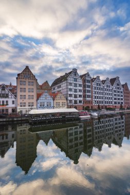 Güzel mimarisi olan eski Avrupa şehrinin tarihi kısmı.