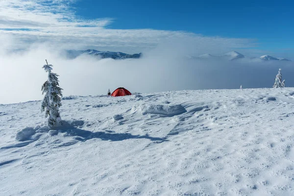 Descanse Una Tienda Campaña Una Cresta Montaña Con Paisajes Maravillosos — Foto de Stock