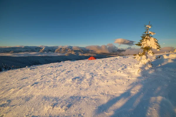 Reposez Vous Dans Une Tente Sur Une Crête Montagne Avec — Photo