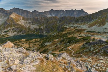 Polonya Lisesi 'nde sonbahar akşamı manzaraları