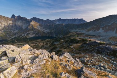 Polonya Lisesi 'nde sonbahar akşamı manzaraları