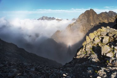 Polonya ve Slovakya yüksek Tatra dağlarında yaz günbatımları ve gün doğumları