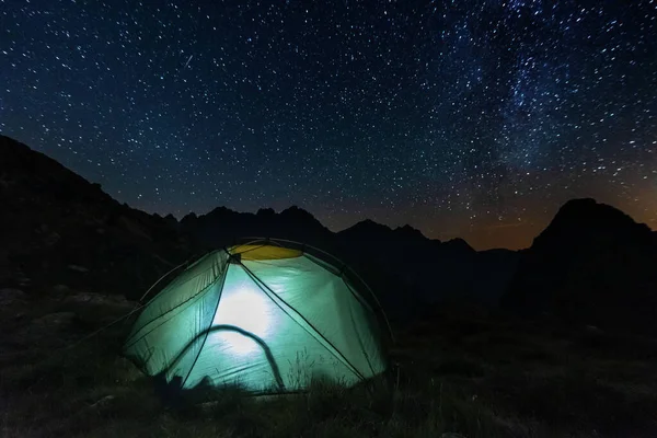 Ljus Stjärnhimmel Med Mjölkaktig Sätt Bakgrunden Höga Tatrabergen — Stockfoto