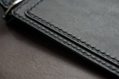 Deri bir cüzdan, aksesuar.