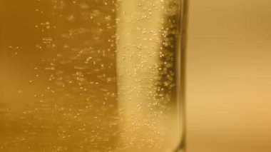  bira kadar yüzen kabarcıkları ile