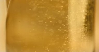  bira kadar yüzen kabarcıkları ile