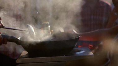 yapar Asya erişte pişirmek