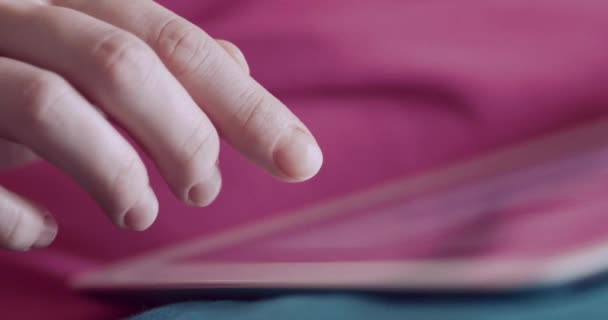 Hand mit Tablet — Stockvideo