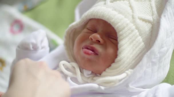 Mother dresses up her newborn baby — Stock Video