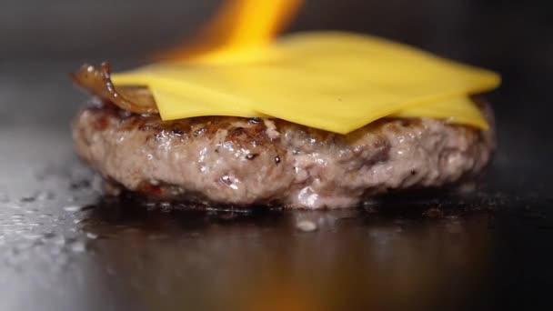 Sprzętem do sceny z burger — Wideo stockowe