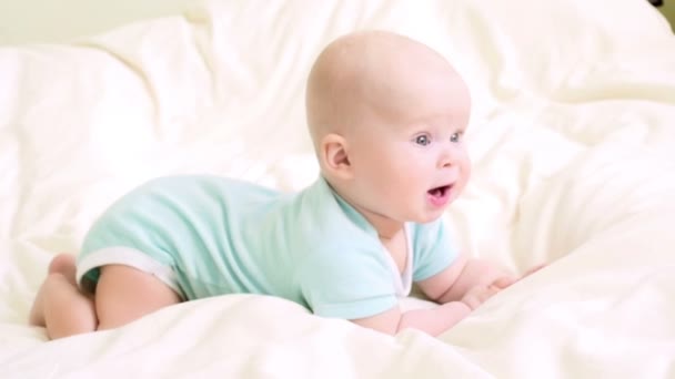 Joyful baby in bed — Stock Video