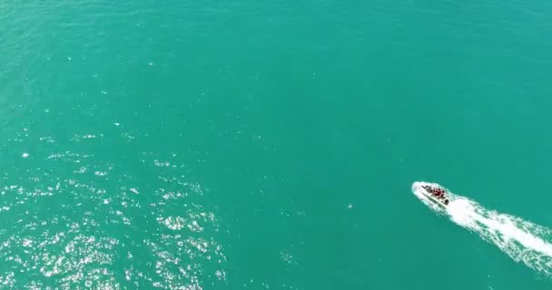 摩托车在美丽的大海 — 图库视频影像