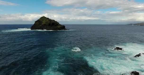 Yeşil Adası ve deniz — Stok video
