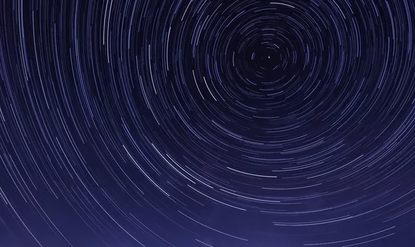 Star trail in the night sky at midnight — Stock Photo, Image