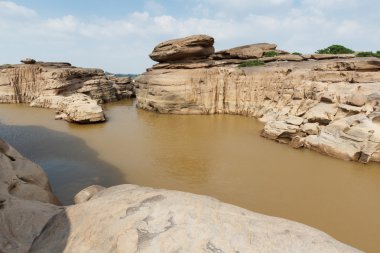 Cliff Rock yüksek karşıtlık