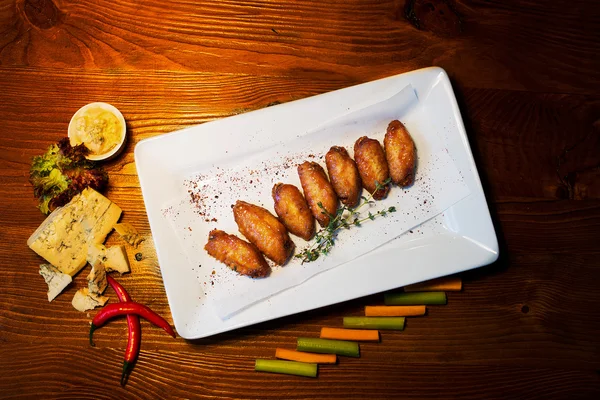 Tavuk kanatları Barbekü