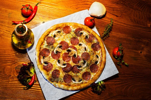 İtalyan ev yapımı pizza