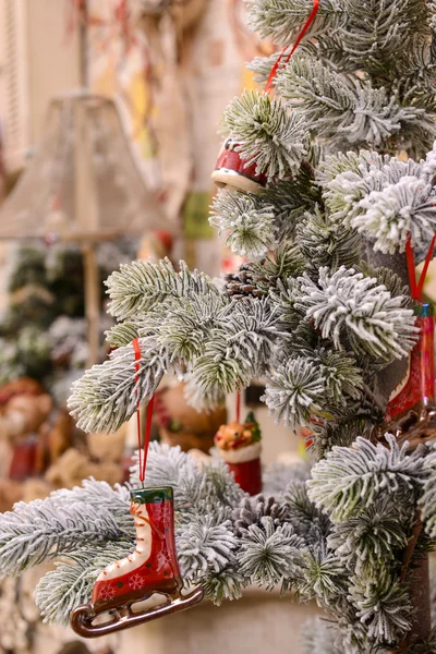 Süsler ile Noel ağacı parçası