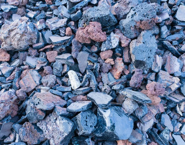 焼けた石炭スラグ石の暗い質. — ストック写真