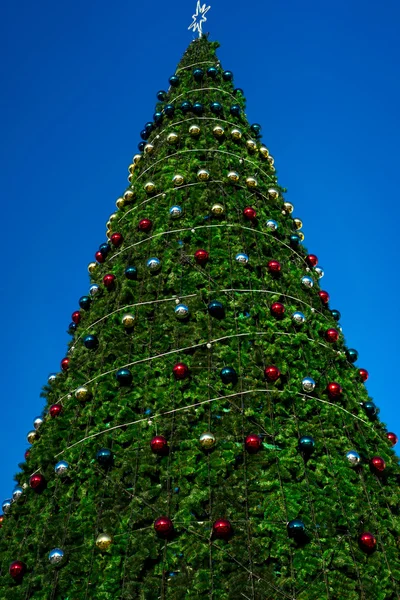 Holiday Christmas Tree Decorating — Stock Photo, Image