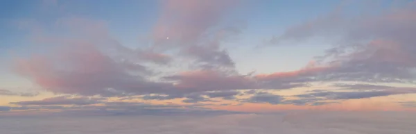 Východ Slunce Panorama Šeříku Světle Růžové Odstíny Cirrus Mraky Nebeské — Stock fotografie