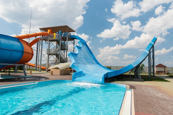 Wasserpark Helle Bunte Rutschen Mit Pool Ein Wasserpark Ohne Menschen — Stockfoto