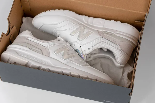 Kijev Ukrajna Január 2021 Fehér Női Alkalmi Cipők New Balance — Stock Fotó