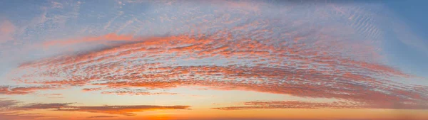 Intense Dramatic Panoramic Sunset Cirrus Clouds Illuminated Red Sunbeams — Stock Photo, Image