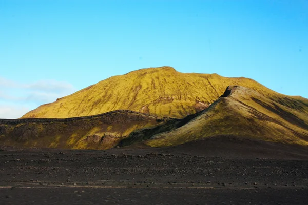 Ісландська природи і ландшафту зелені гори — стокове фото