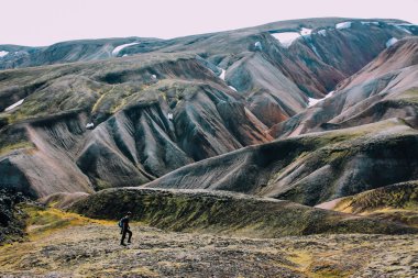 Landmannalaugar dağ turist ile İzlanda manzara