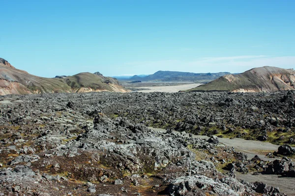 Isländska landskapet. Vackra berg och vulkaniska området med Stockbild