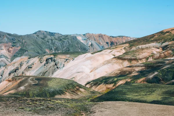 Islandský krajina. Krásné hory a vulkanické oblasti — Stock fotografie