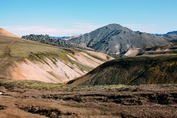 Paysage islandais. Belles montagnes et région volcanique — Photo