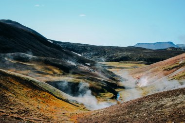 İzlanda yosun ile manzara. Dağ turizm ve volkanik alan