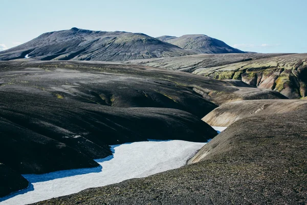 Landscape with moss and snow in Iceland. Mountain tourism — Stock Photo, Image