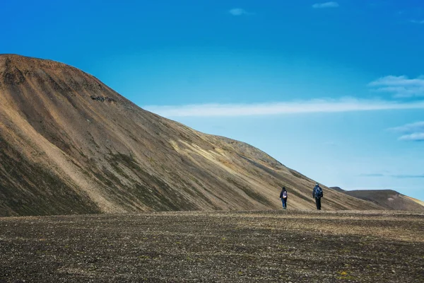 Randonnée pédestre à Landmannalaugar, paysage de montagne en Islande — Photo