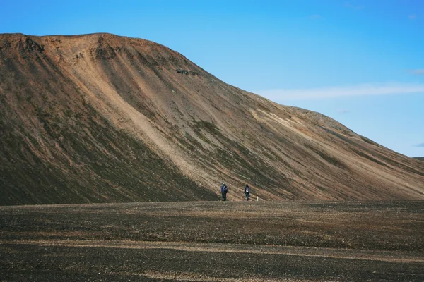 Randonnée pédestre à Landmannalaugar, paysage de montagne en Islande — Photo
