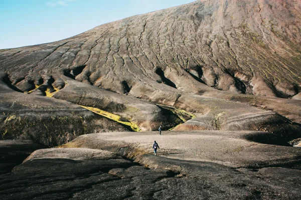 Randonnée pédestre à Landmannalaugar, paysage de montagne en Islande — Photo