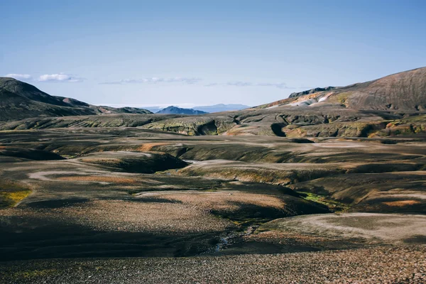 Landskap med mossa på Island. Berg och vulkaniska området Stockbild