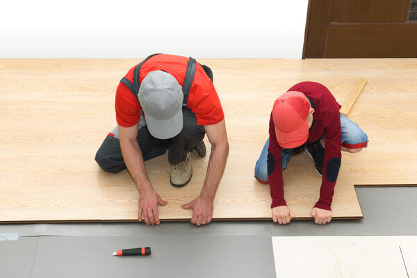 Установка ламината в помещении
