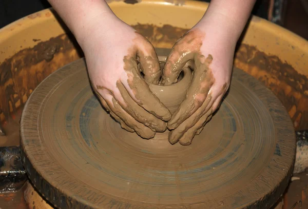 孩子从粘土模具 — 图库照片