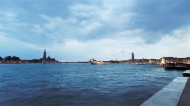 Venedik, İtalya alacakaranlıkta döndürme panoramik Timelapse